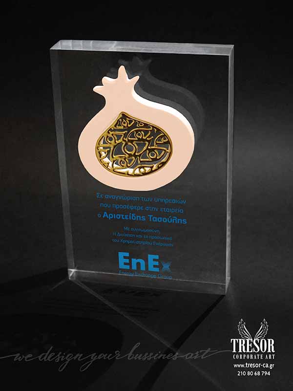 Tresor Corporate Art αναμνηστικά σύνθετα χειροποίητα προσωποποιημένα  βραβεία δώρα από κρύσταλλο plexiglas πλεξιγκλας ξύλο μέταλλο με χάραξη με laser router εκτύπωση UV